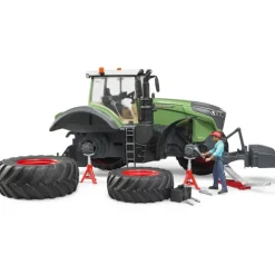Fendt Tractor with Mechanic & Garage Equipment