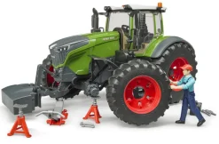 Fendt Tractor with Mechanic & Garage Equipment