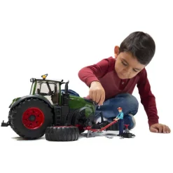 Fendt Tractor with Mechanic & Garage Equipment