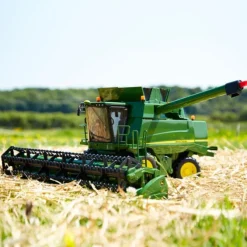 John Deere Combine Harvester T670i