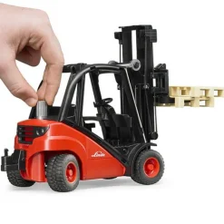 Linde Fork Lift Truck & Pallets